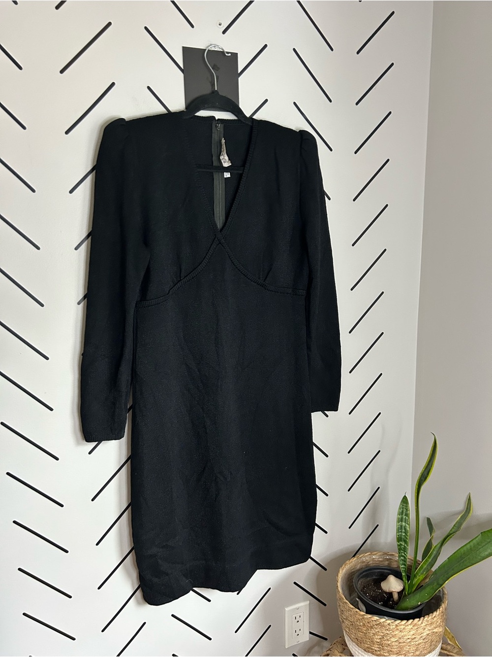Vintage ST JOHN Classic Black Knit Criss Cross V Neck Long Sleeve Dress Zipper